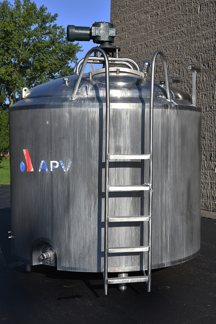 Used 1580 gallon VERTICAL MIX TANK with SWEEP AGITATOR, dairy grade, stainless steel, Alard item Y3956